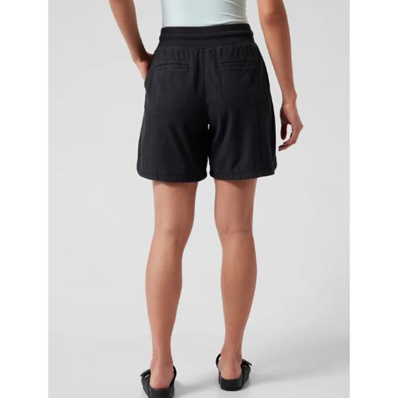 Athleta Elastic Waist Drawstring Farallon Midi Shorts Black Size Small Petite - Picture 3 of 8